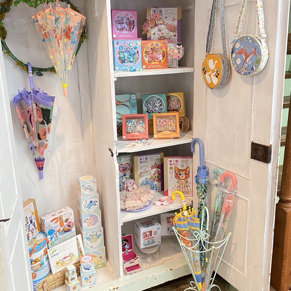 パンパンチュチュ盛岡店の店内の様子です。ジェコのアイテムをお取り扱いいただいています。